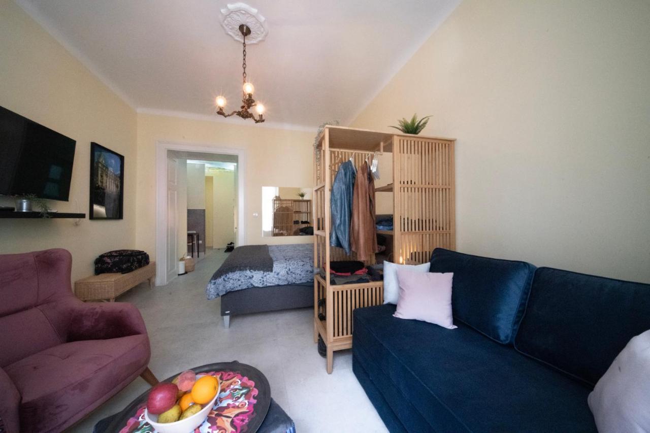 Sunlit Artist Studio Appartement Belgrado Buitenkant foto