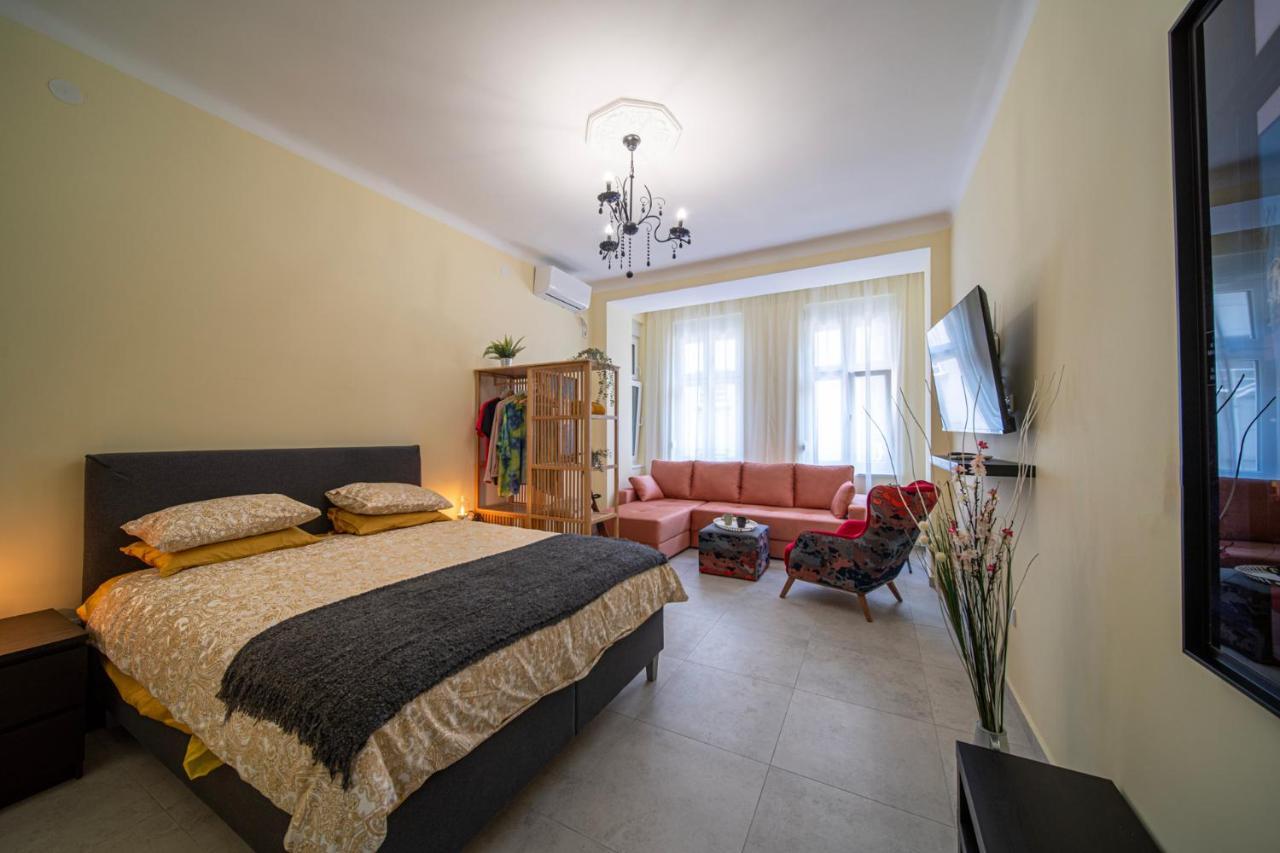 Sunlit Artist Studio Appartement Belgrado Buitenkant foto