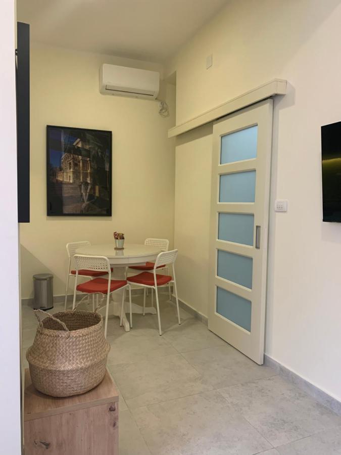 Sunlit Artist Studio Appartement Belgrado Buitenkant foto