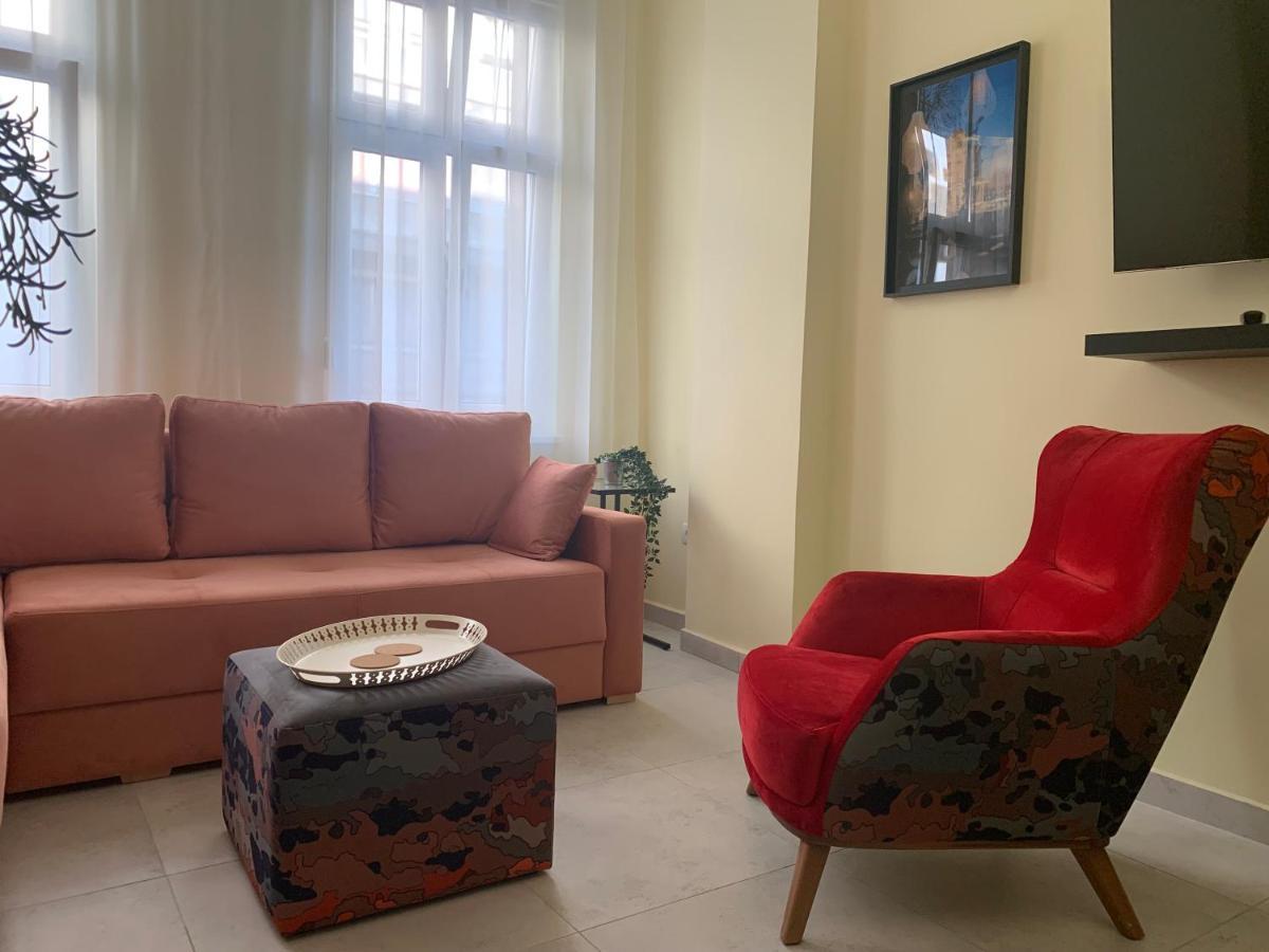 Sunlit Artist Studio Appartement Belgrado Buitenkant foto