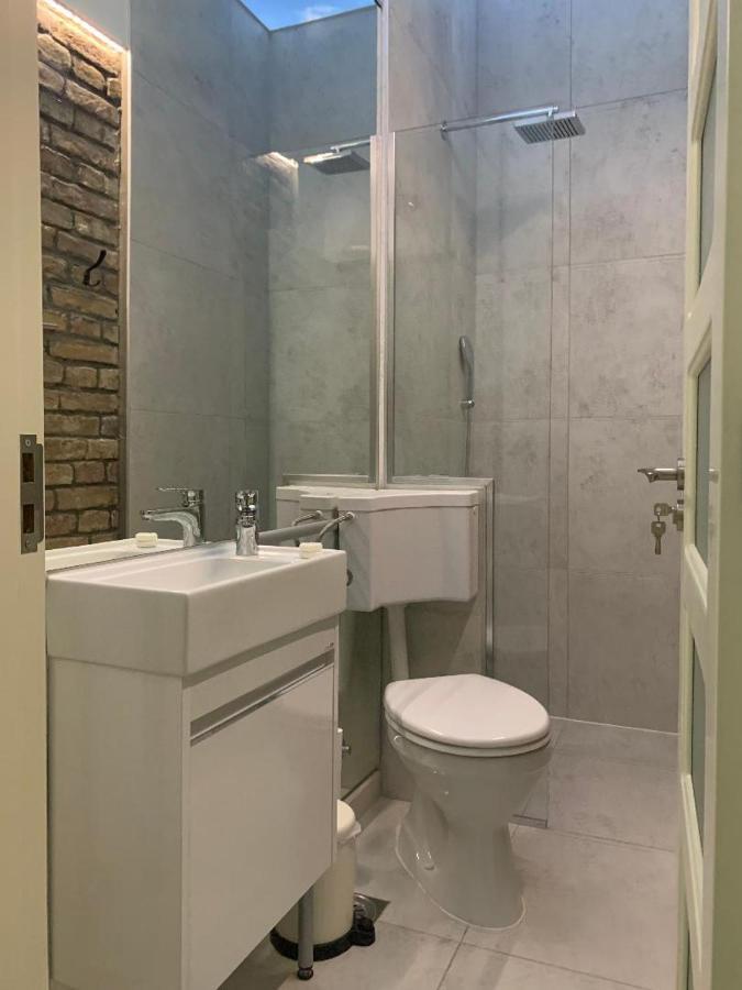 Sunlit Artist Studio Appartement Belgrado Buitenkant foto